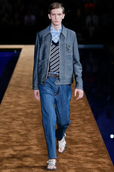 Look 22